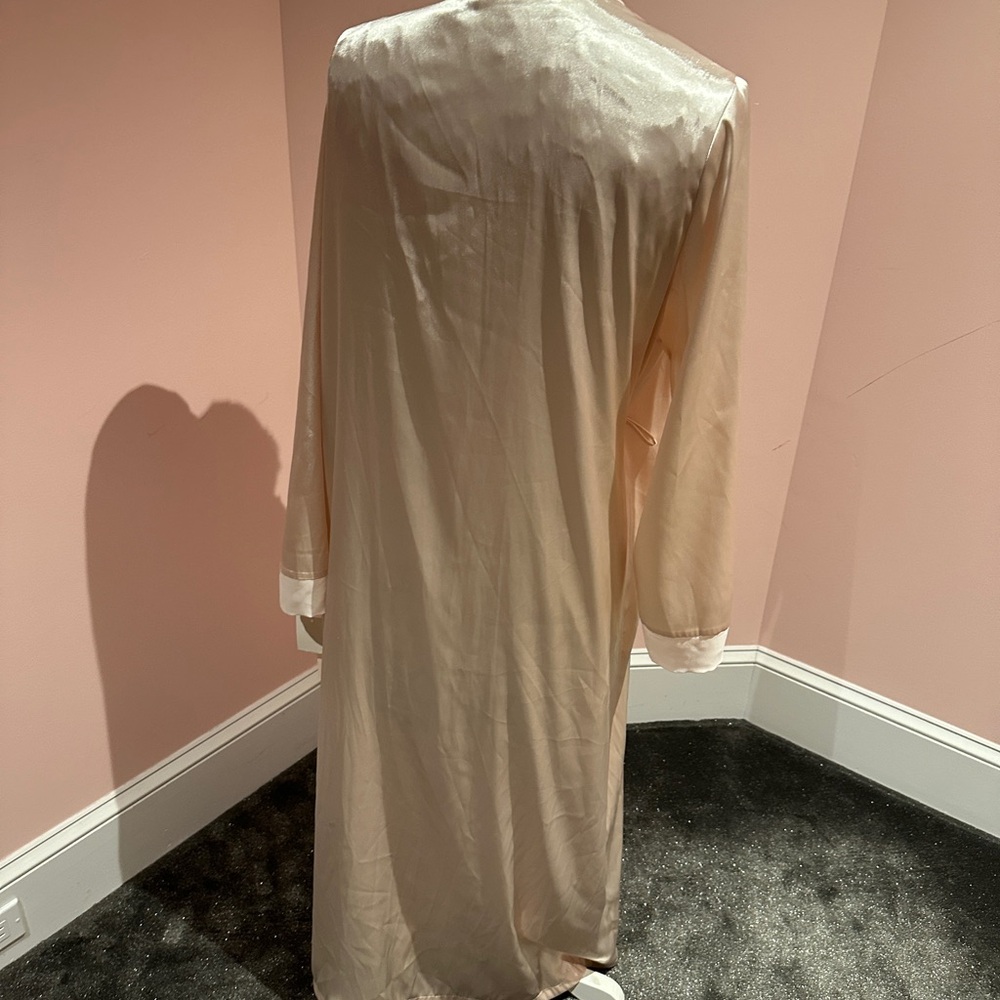 Linnea Donatello new with tags robe - Picture 2 of 5